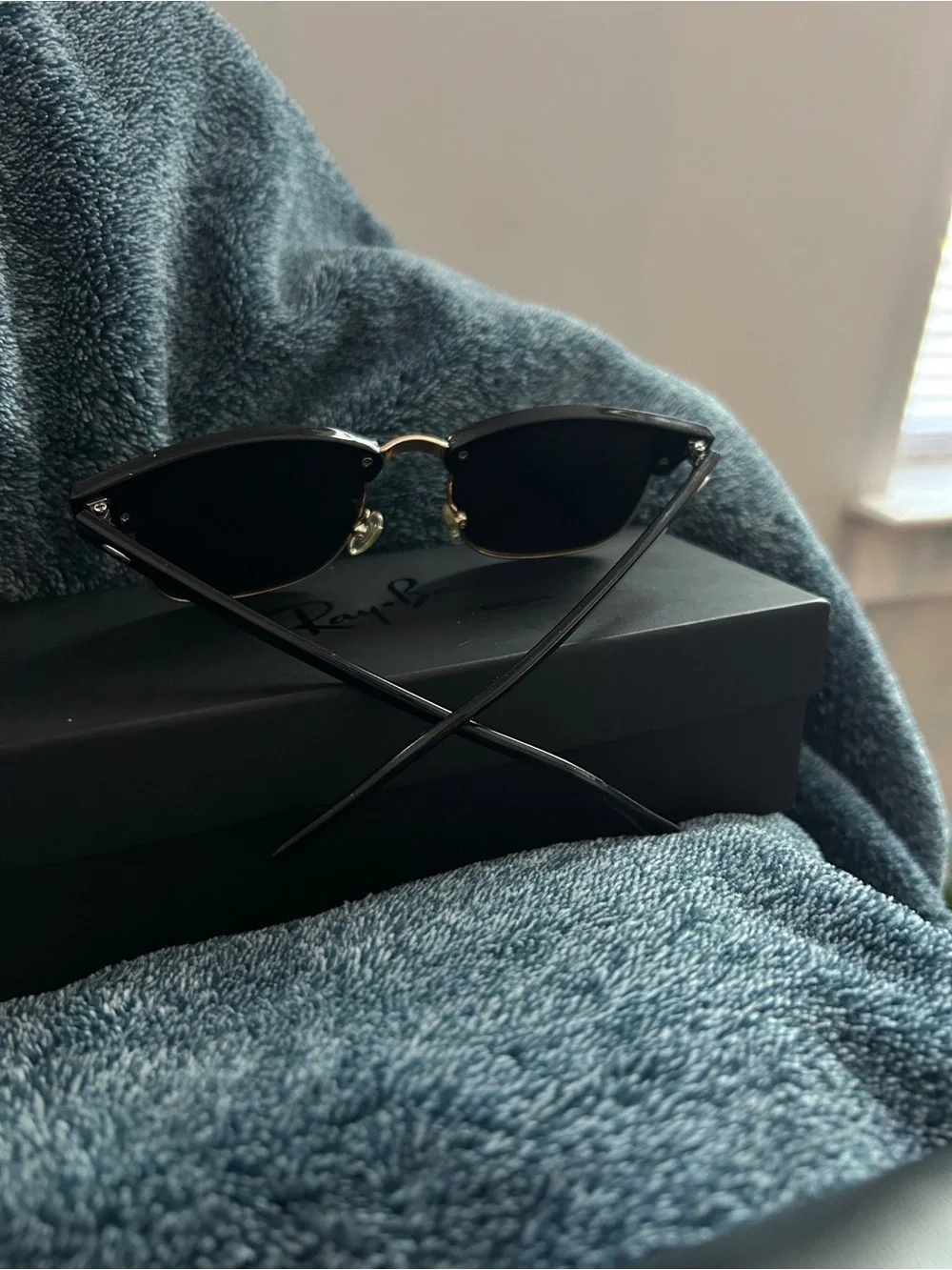 Ray-Ban RB3016 Clubmaster Sunglasses Black & Gold – Case + Box